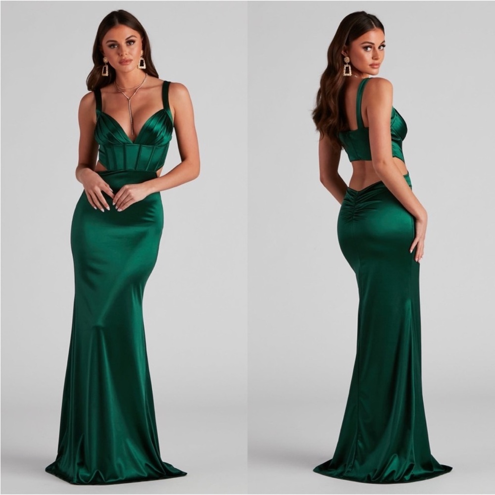 Windsor Sloane Satin Corset Cutout V-Neck Ruched Formal Dress in Emerald Green